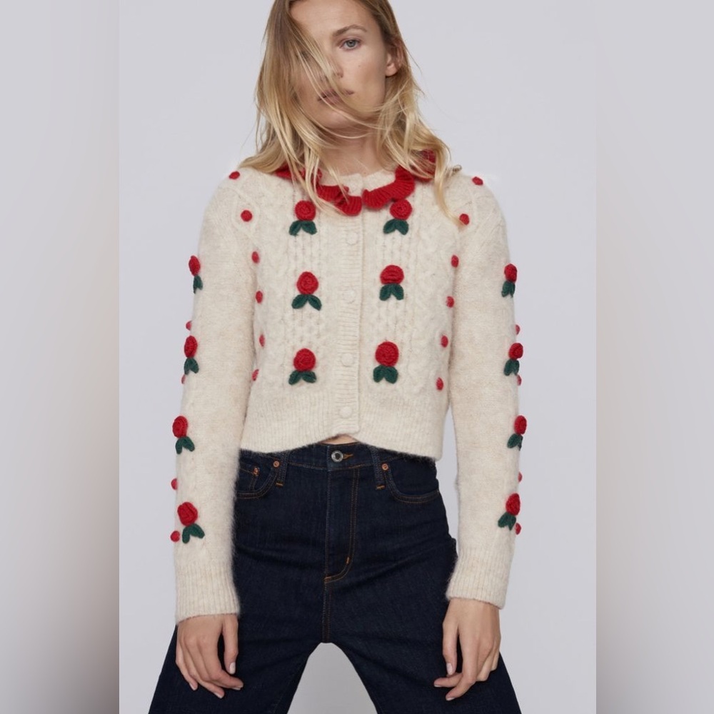 Cream Rose Appliqué Cropped Knit Sweater